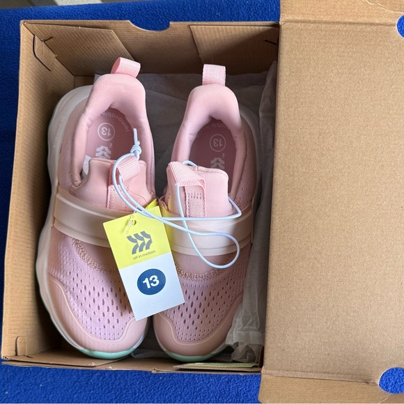 New: Girls , All in Motion, Dillon Sneakers - Picture 3 of 4